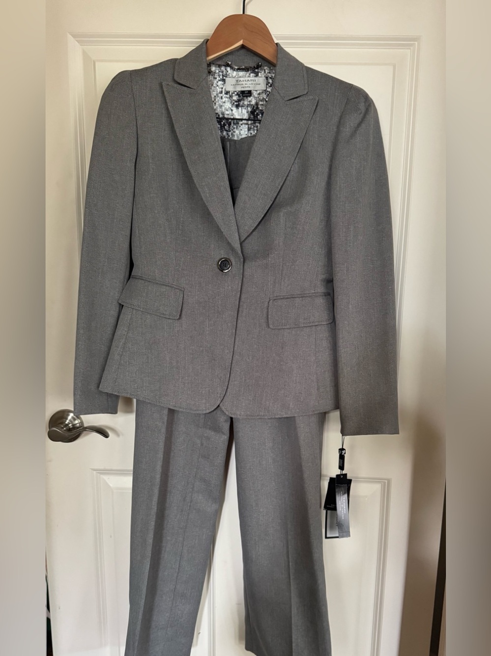 New Tahari Arthur S Levine Petite Suit